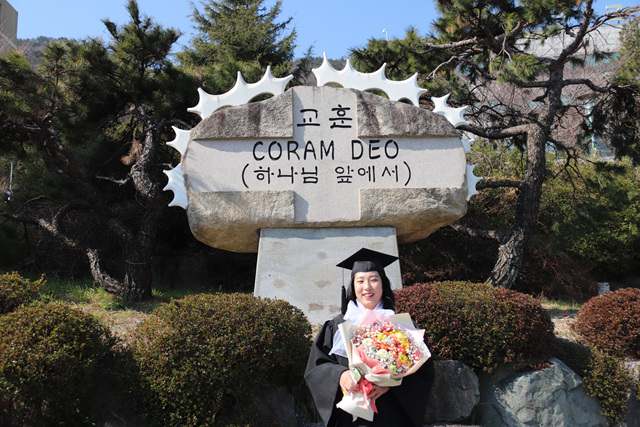2020 02 20 Pauline Choi Graduation (8).jpg