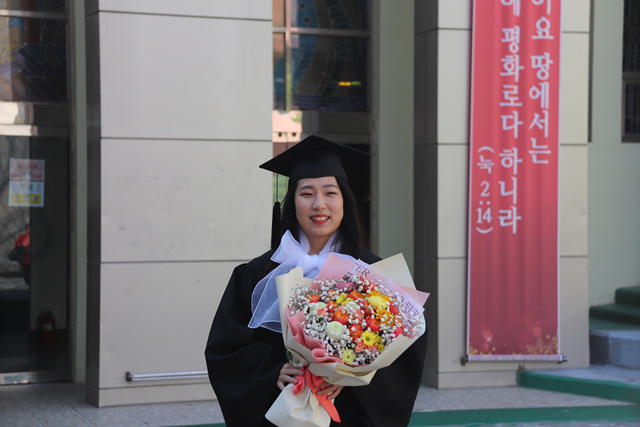 2020 02 20 Pauline Choi Graduation (58).jpg