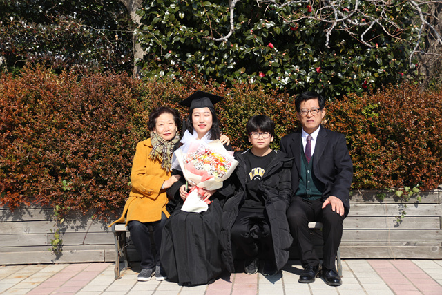 2020 02 20 Pauline Choi Graduation (41).jpg
